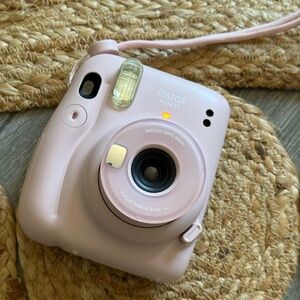 Fujifilm Instax Mini 11 Instant Camera - Blush Pink